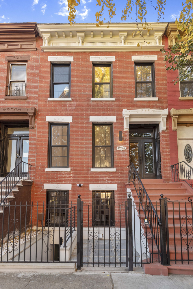 420 KOSCIUSZKO Street