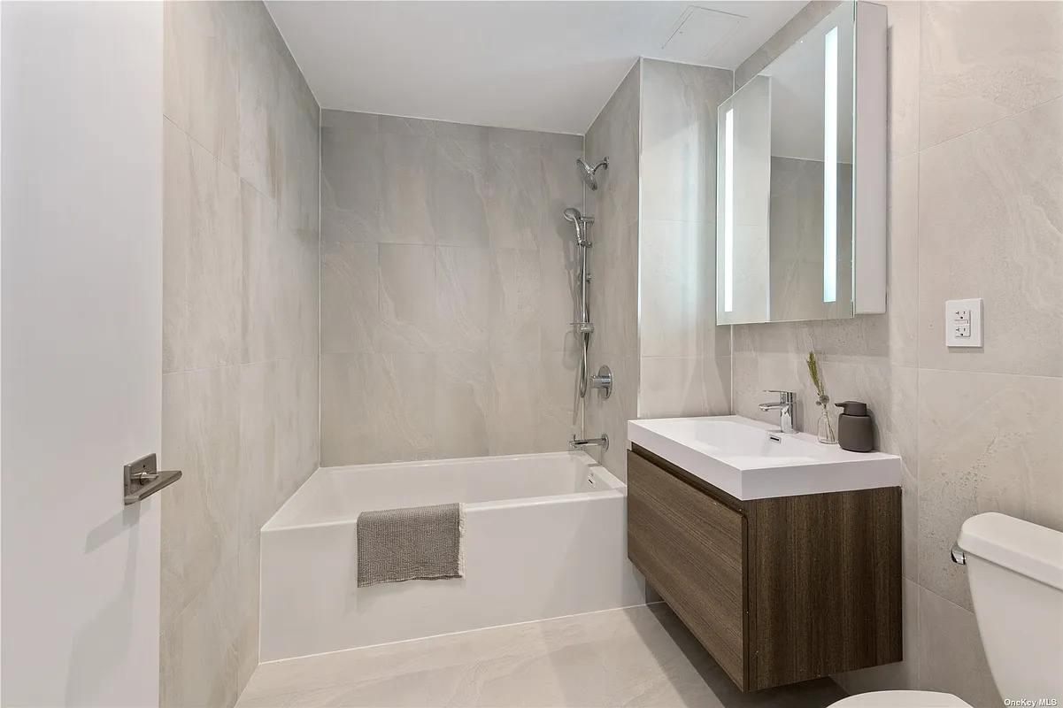 14-33 31ST Avenue 2F