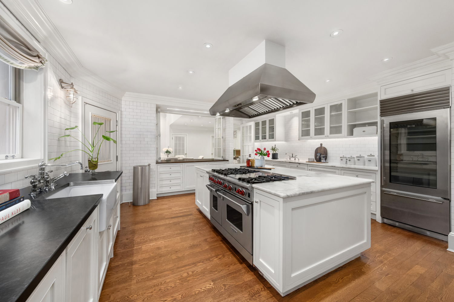 10 E 67TH Street