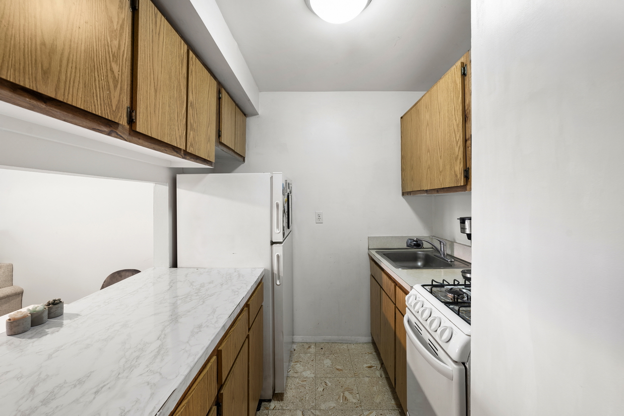 324 PEARL Street 3B