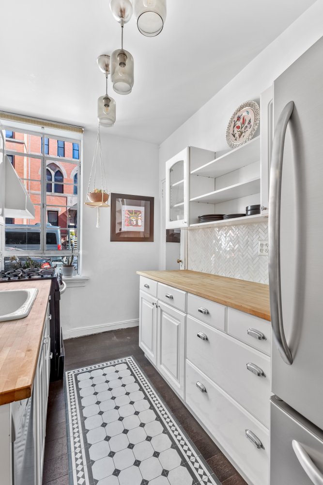 224 East 17TH Street 1F