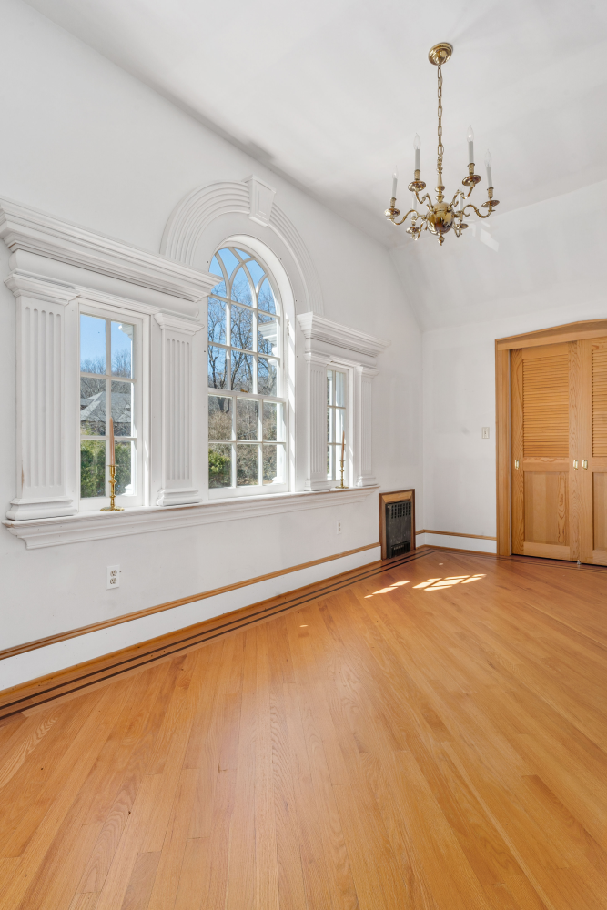 8 CIRCLE Road