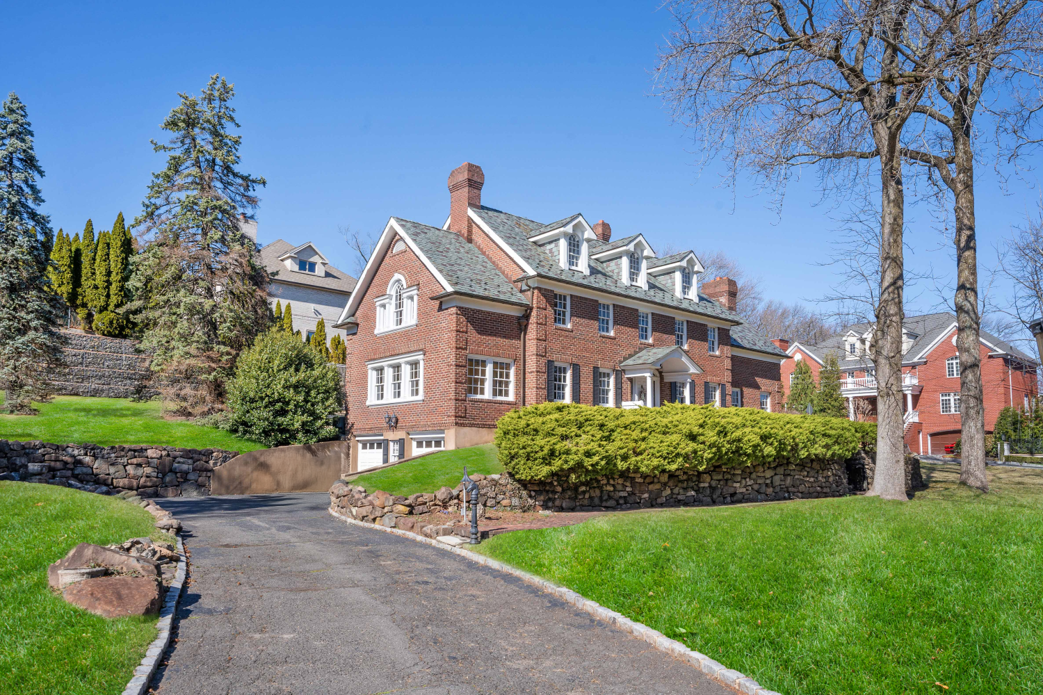 8 CIRCLE Road