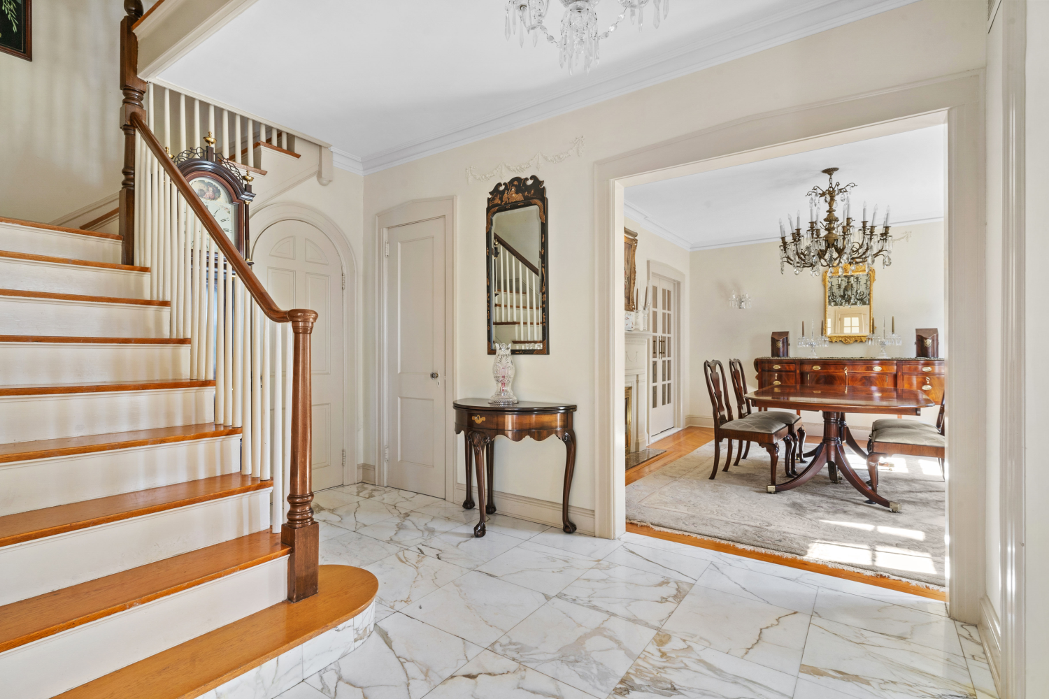 8 CIRCLE Road