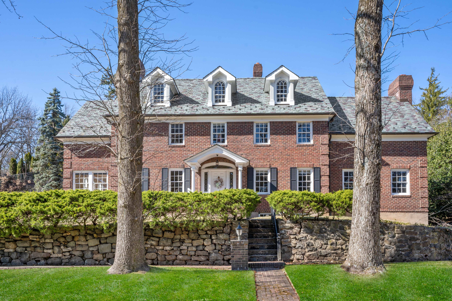 8 CIRCLE Road