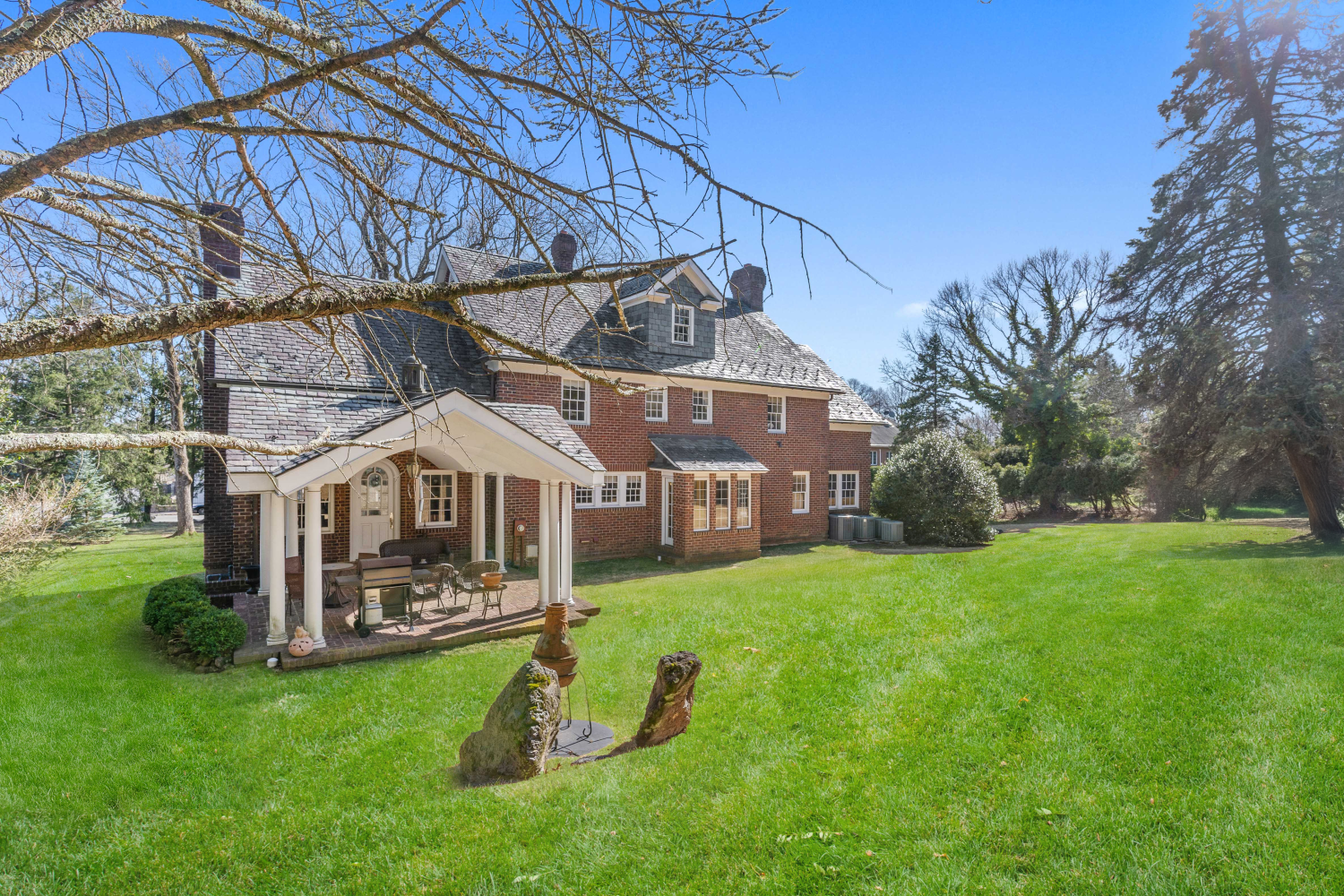 8 CIRCLE Road