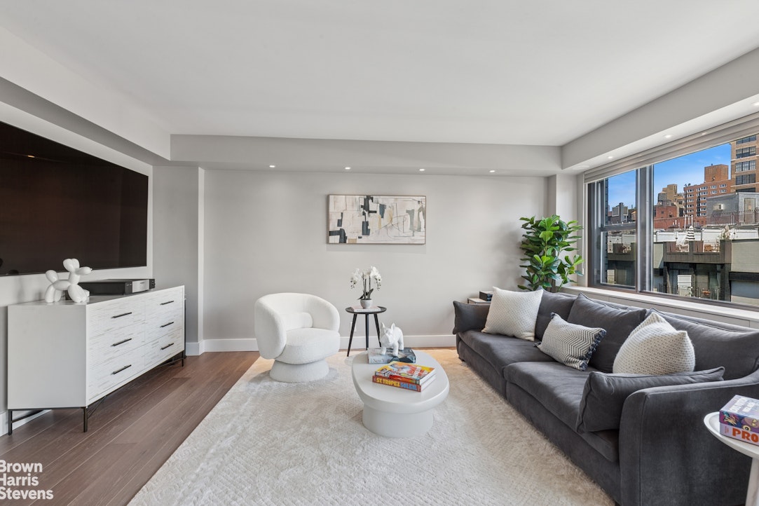 115 E 9TH Street 8LM