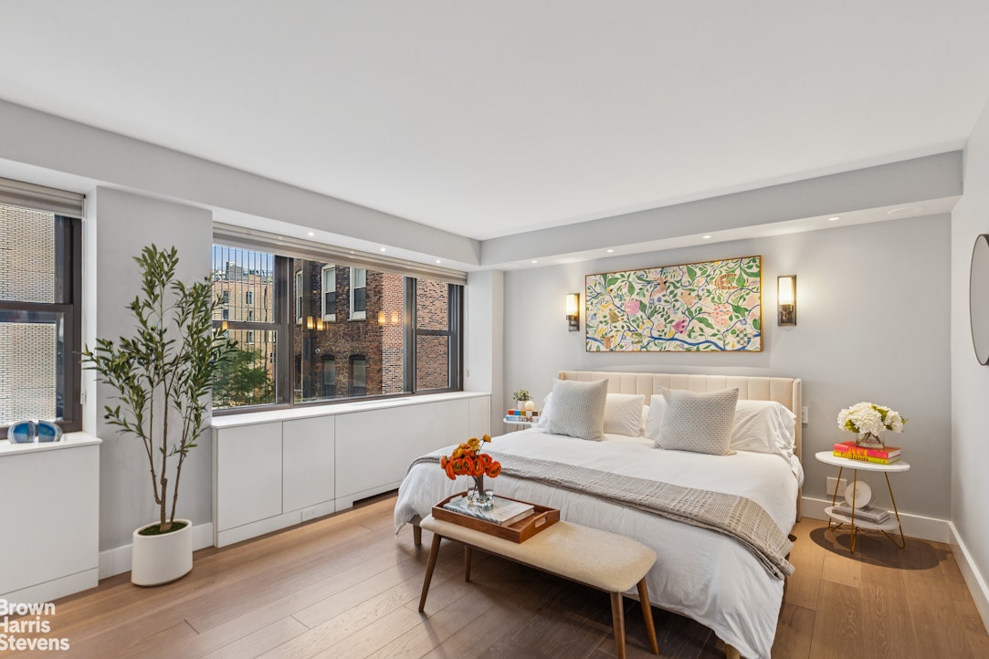 115 E 9TH Street 8LM