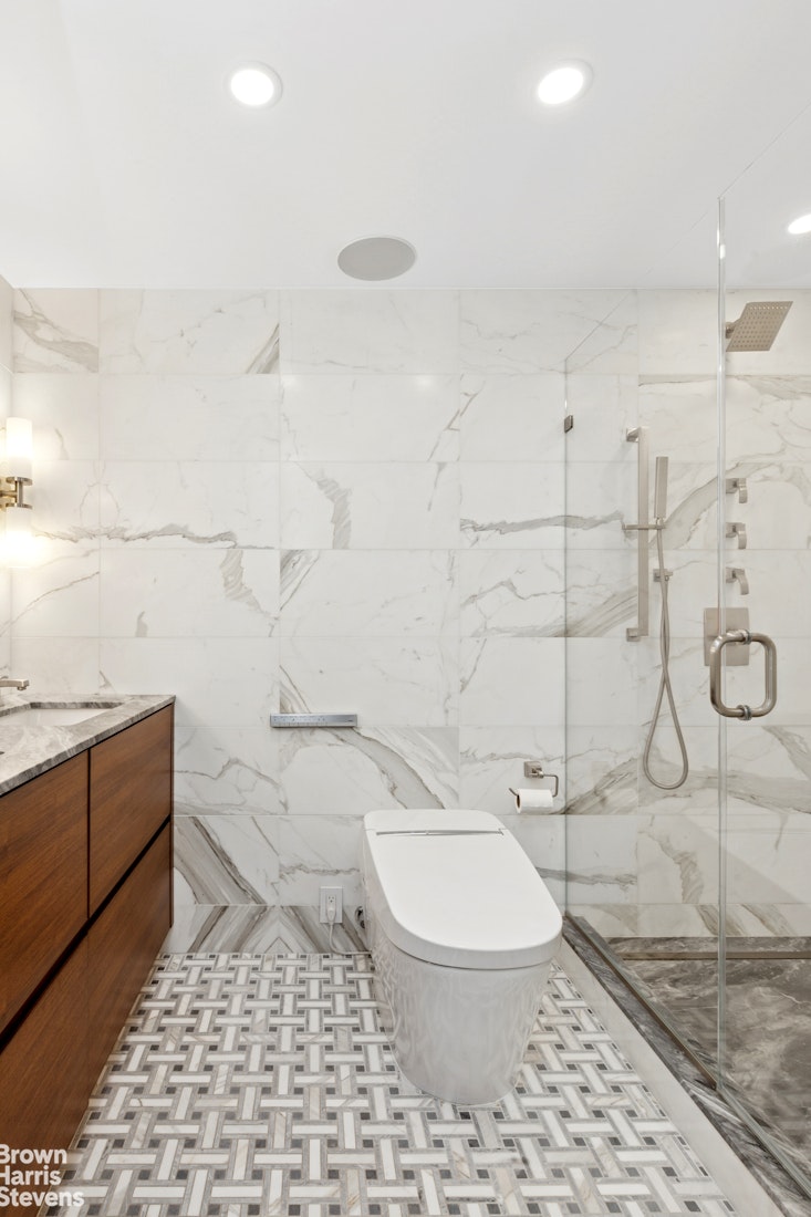 115 E 9TH Street 8LM