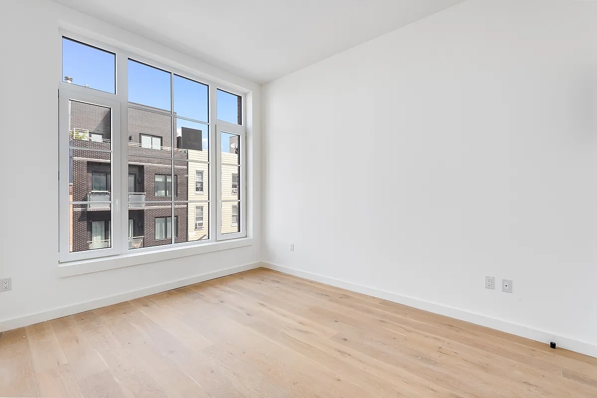186 HURON Street 3B