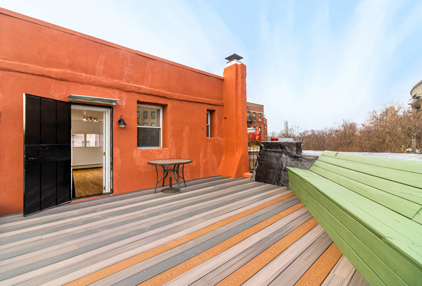 867 RIVERSIDE Drive
