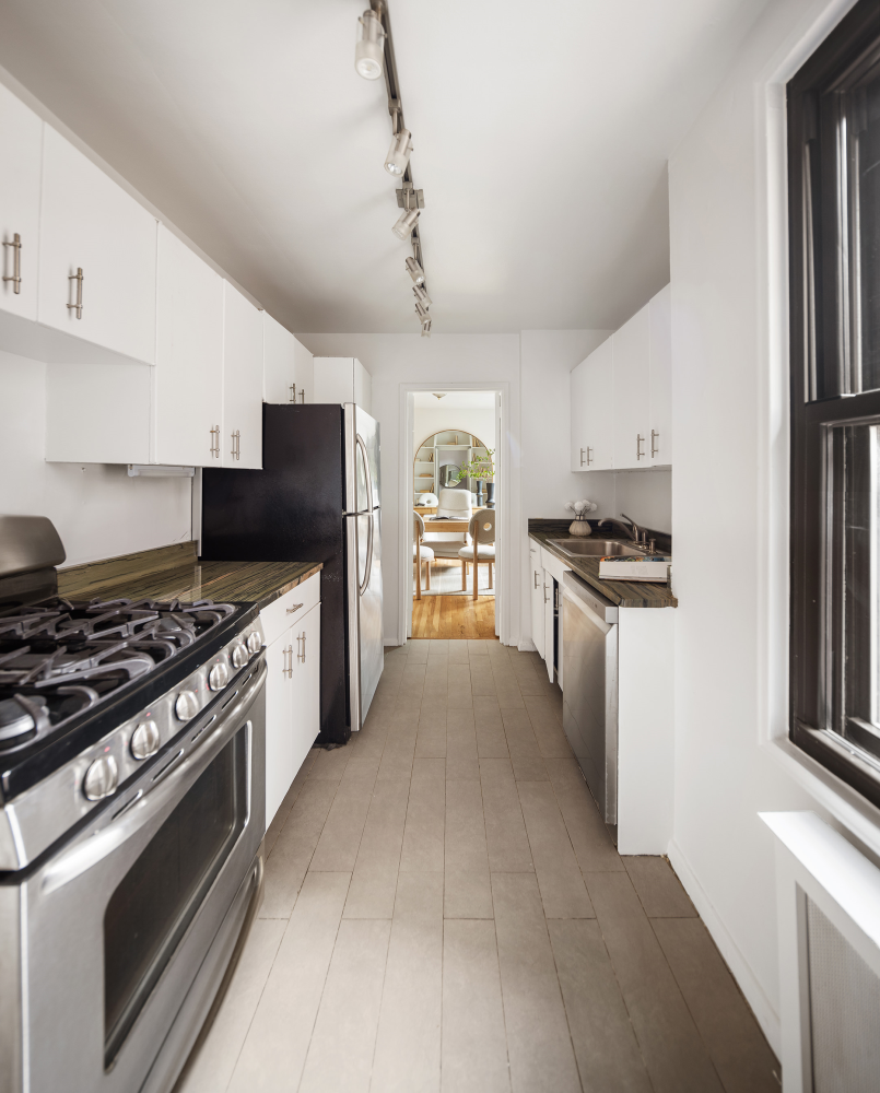 140 7TH Avenue 4L