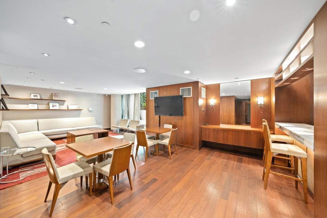 250 E 53rd Street 3101