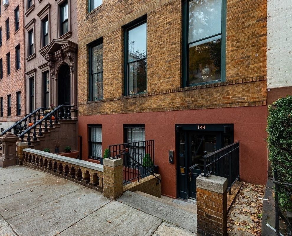 144 WILLOW Street 2R