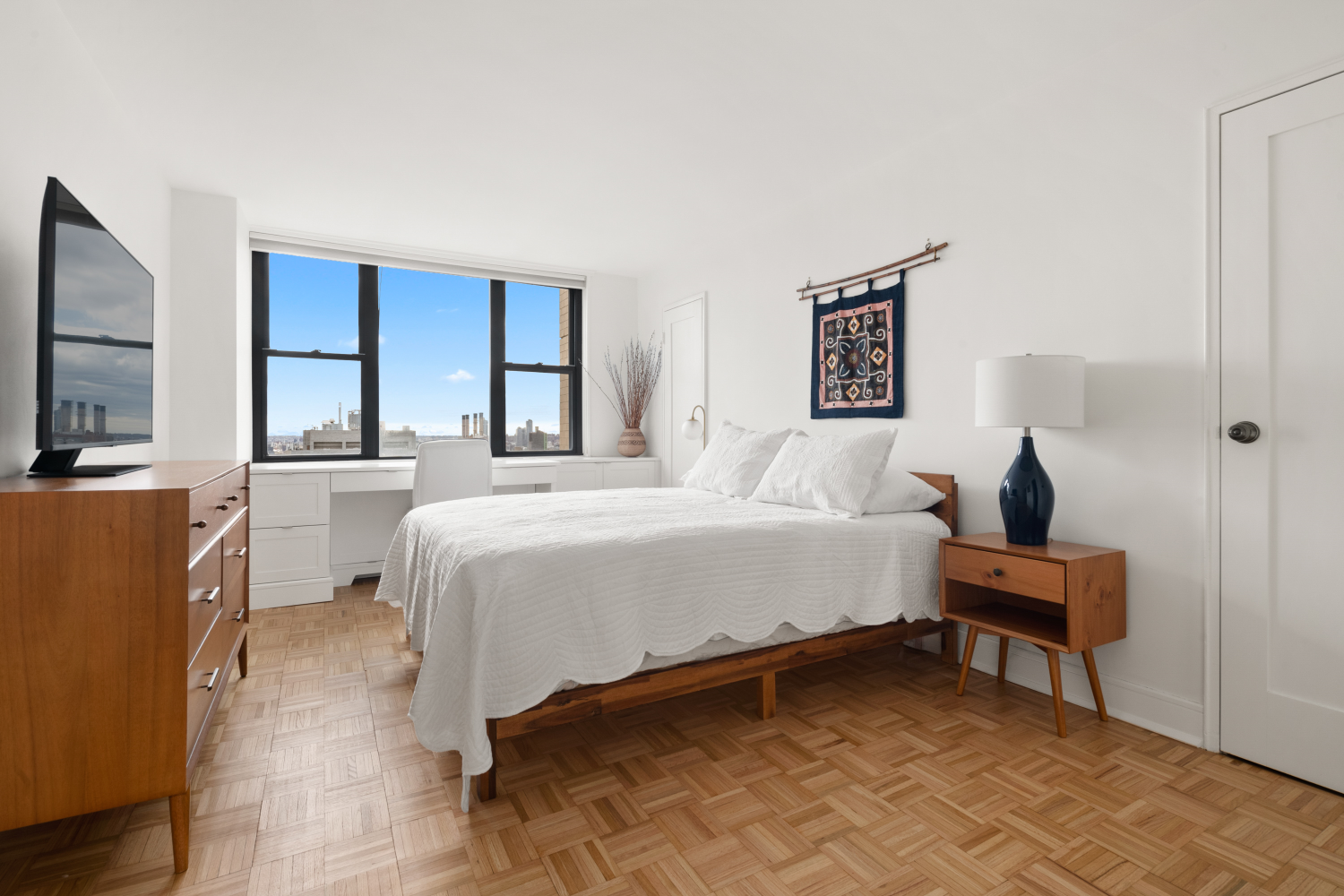 201 E 17TH Street 24H