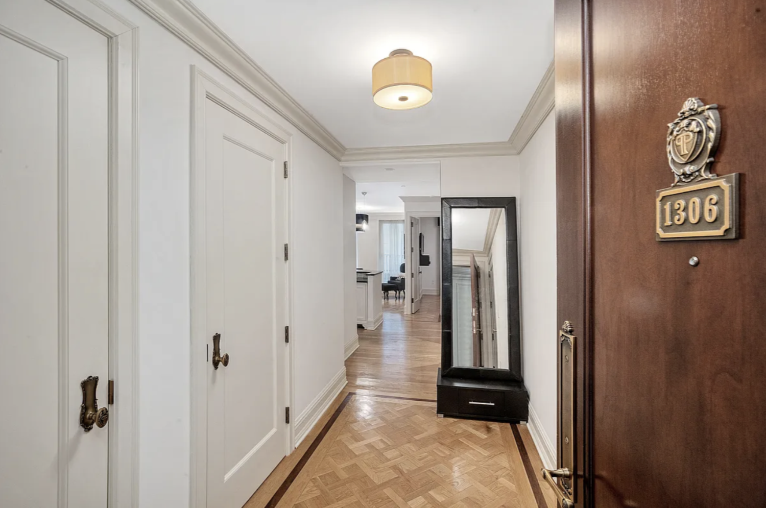 1 CENTRAL Park S 1306