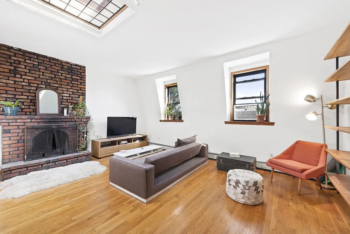 280 ST JAMES Place 4
