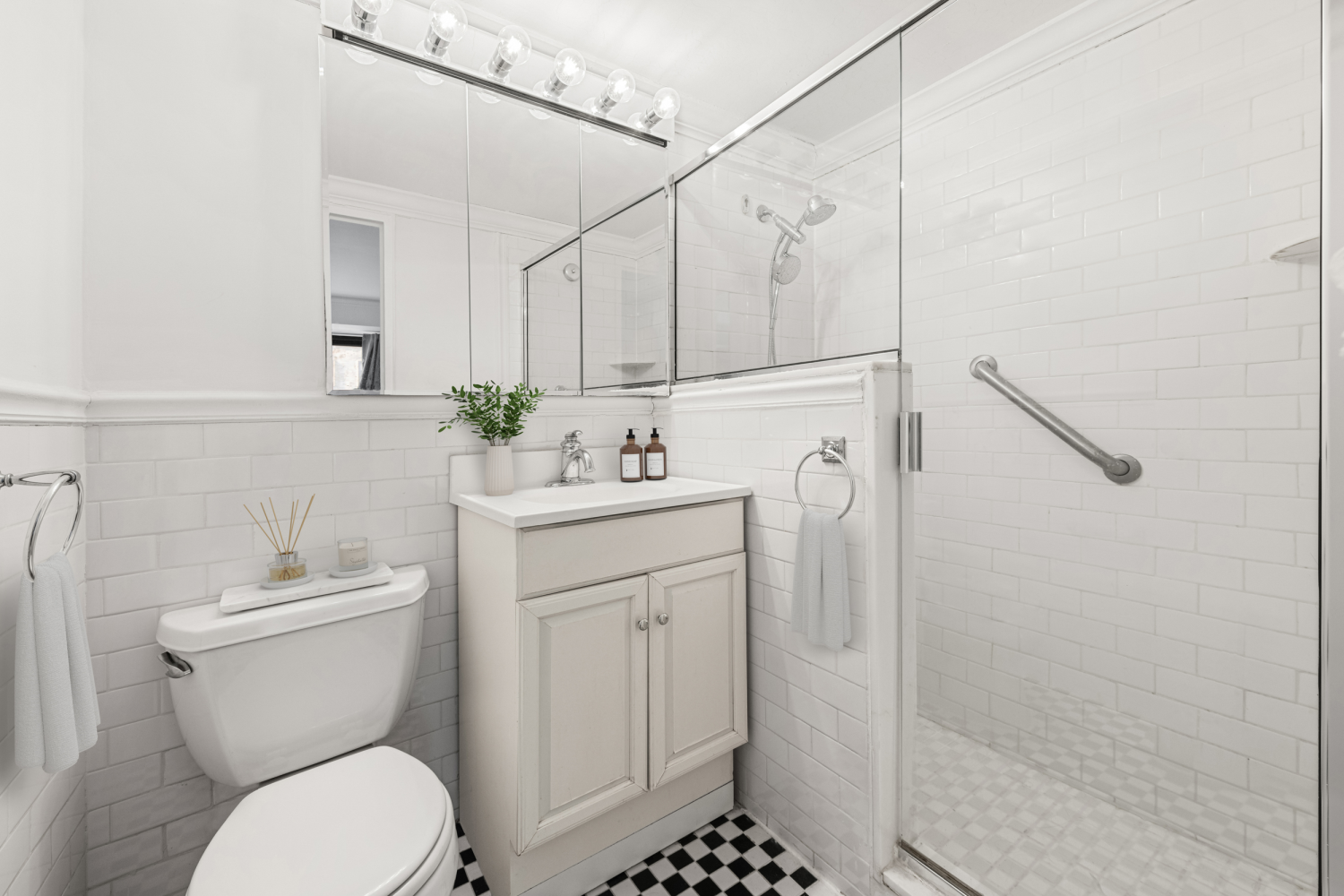 220 E 57TH Street 17E