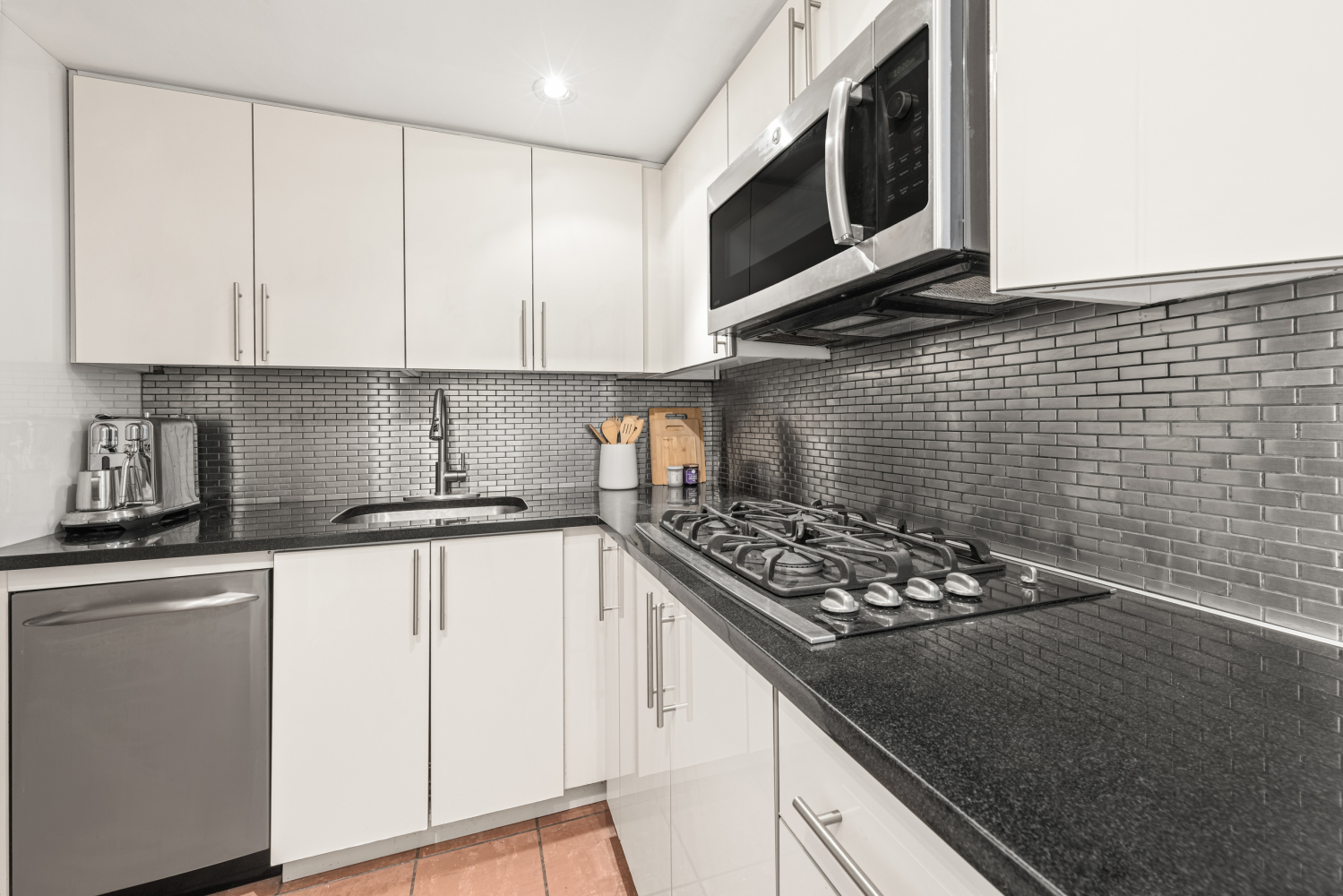 220 E 57TH Street 17E