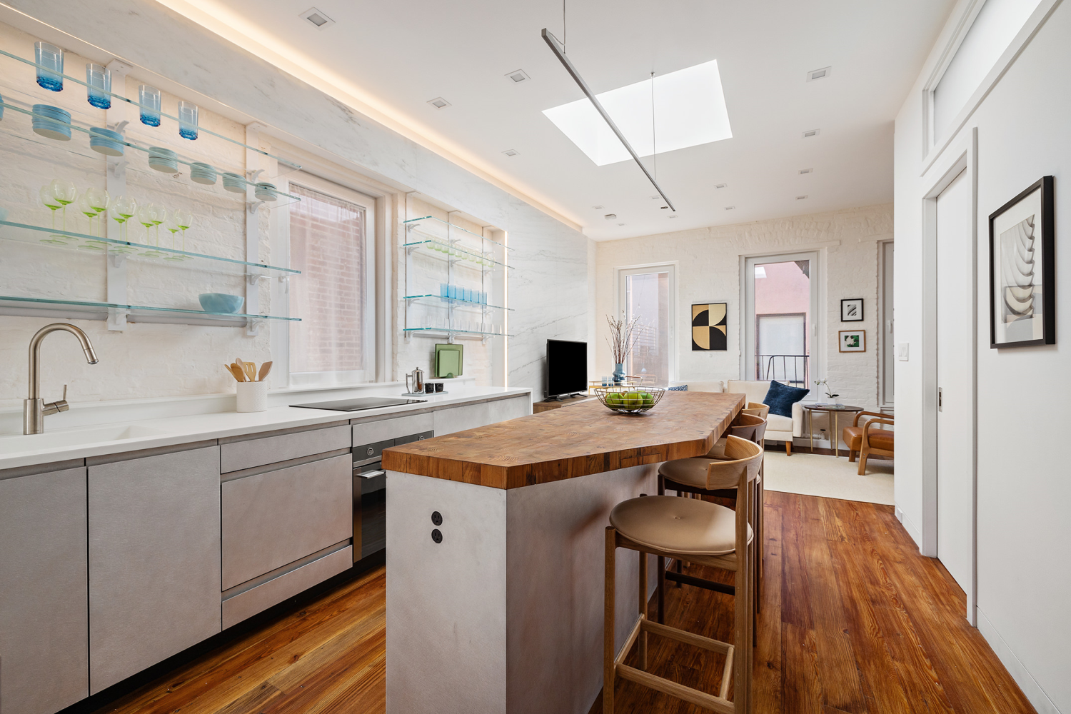 334 W 17TH Street PH5R