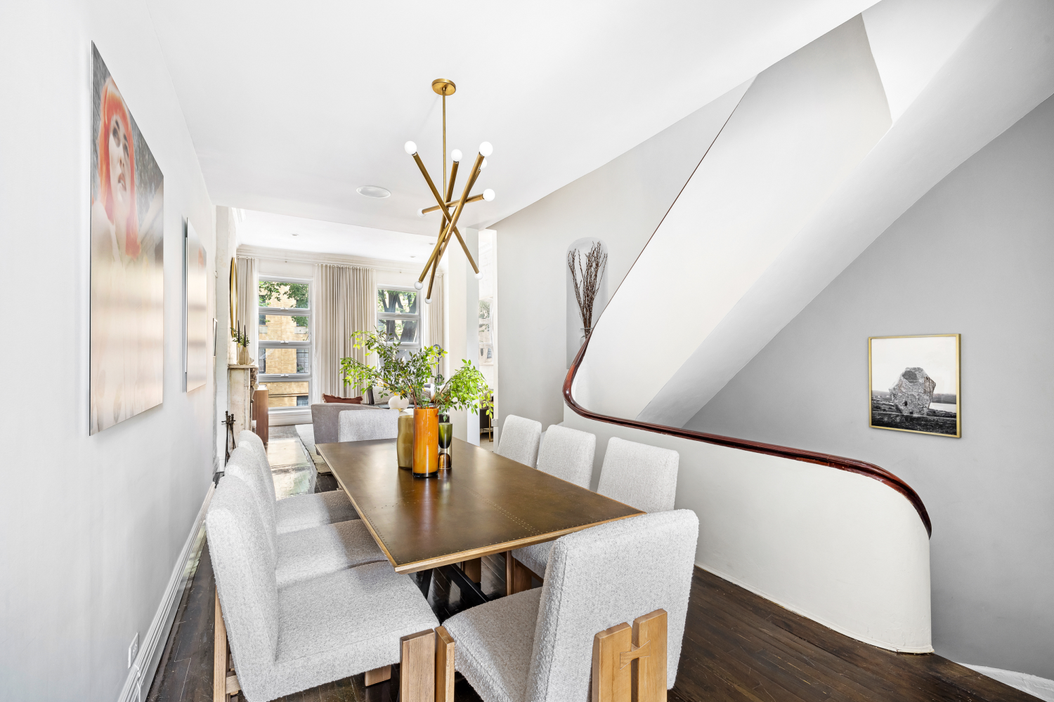 262 W 25TH Street