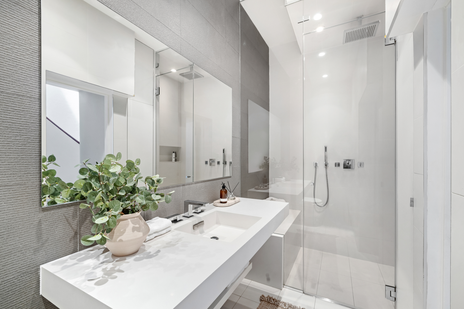 262 W 25TH Street
