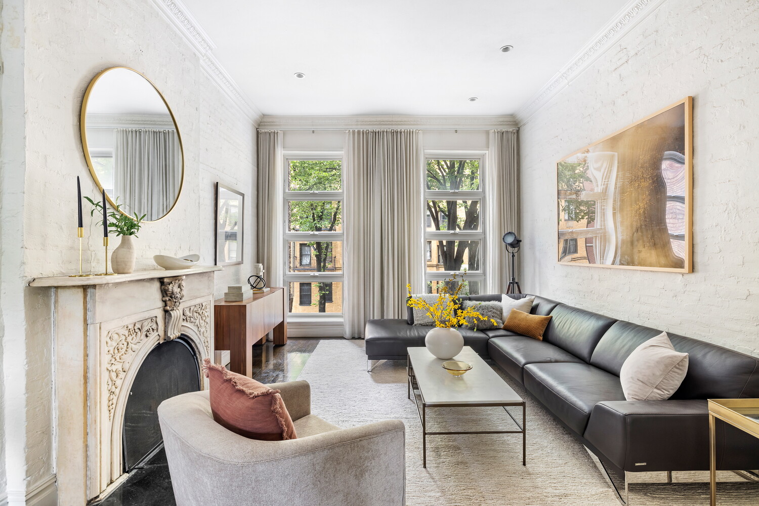 262 W 25TH Street