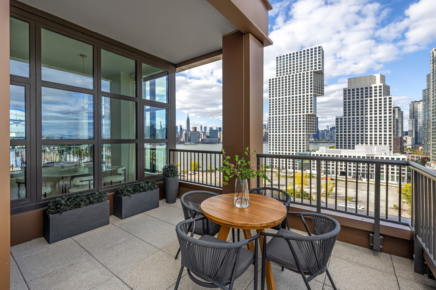 29 HURON Street 12DE