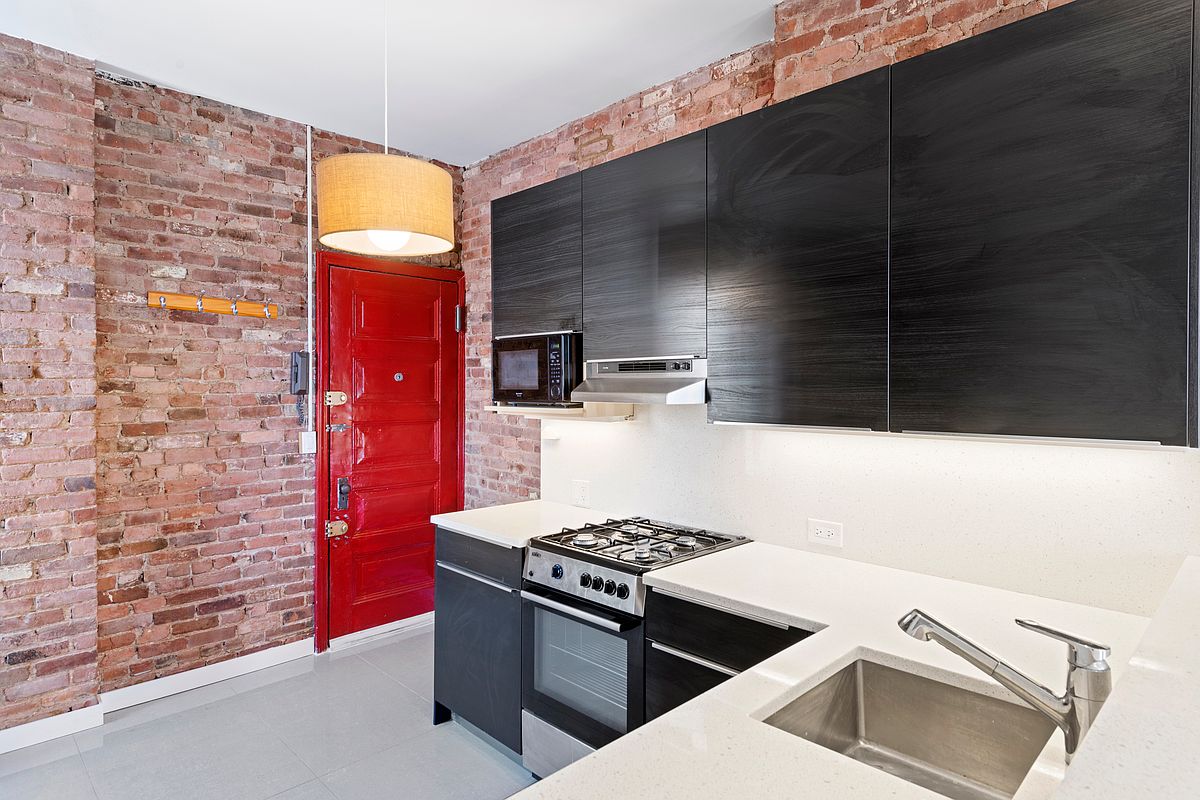 64 MACDOUGAL Street 15
