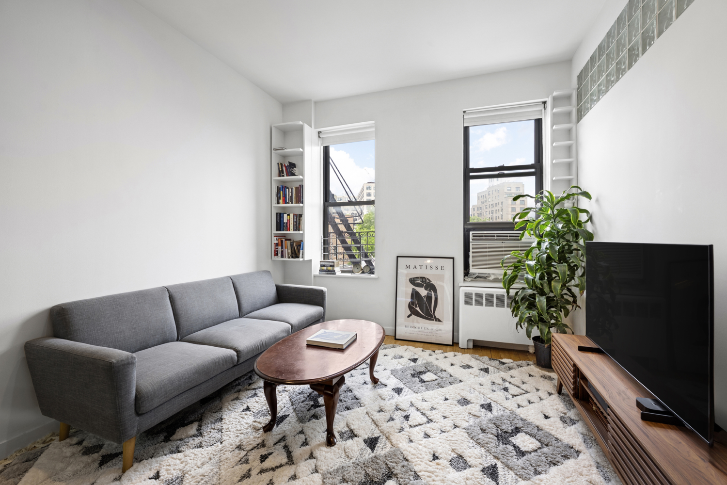 64 MACDOUGAL Street 15