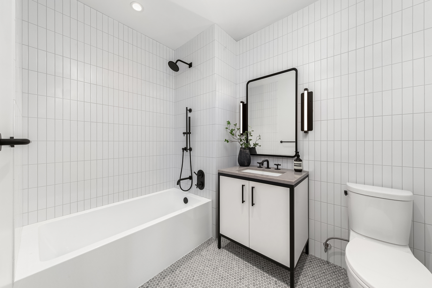 29 HURON Street 10AE