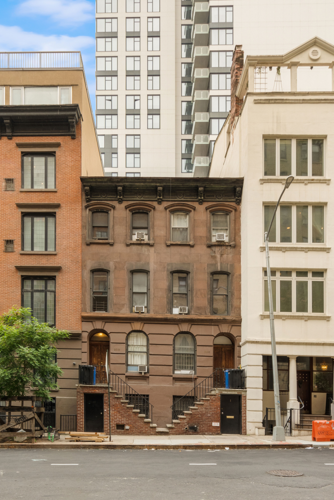 206 E 35TH Street TH