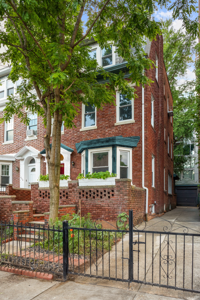 216 E 21ST Street