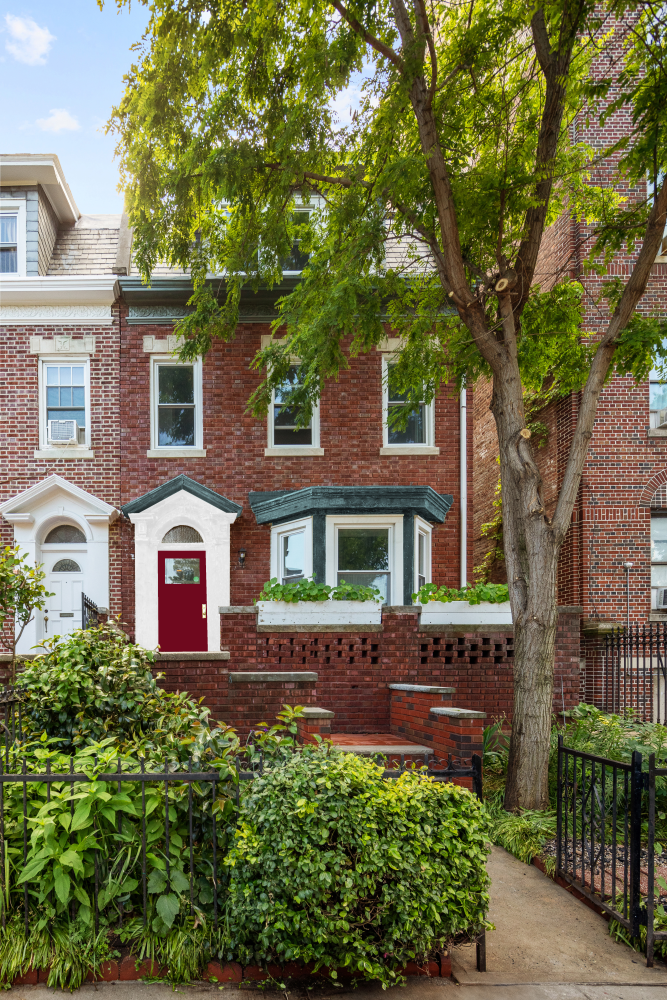 216 E 21ST Street