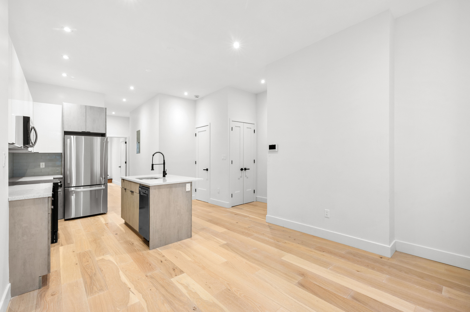 113 W 13TH Street BUILDING