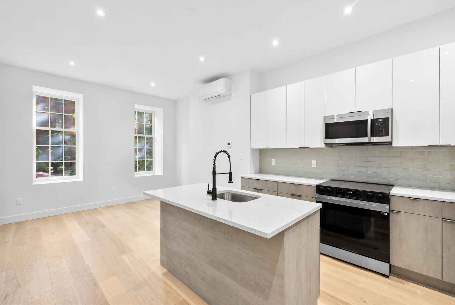 113 W 13TH Street BUILDING