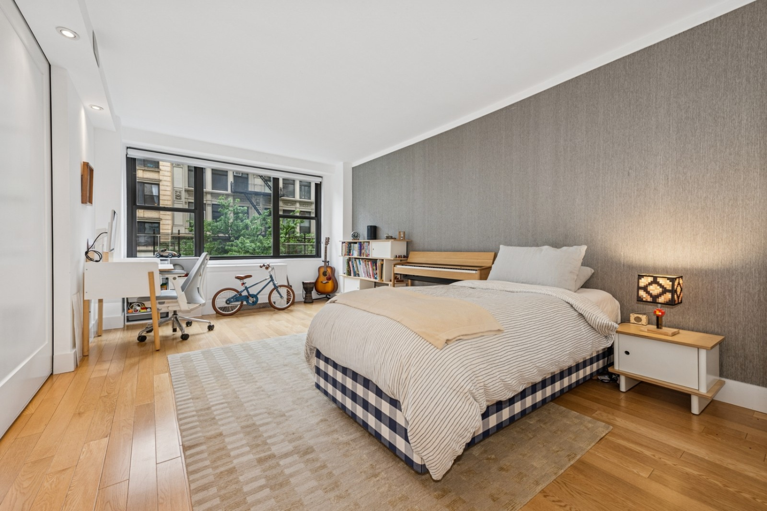 7 E 14TH Street 406