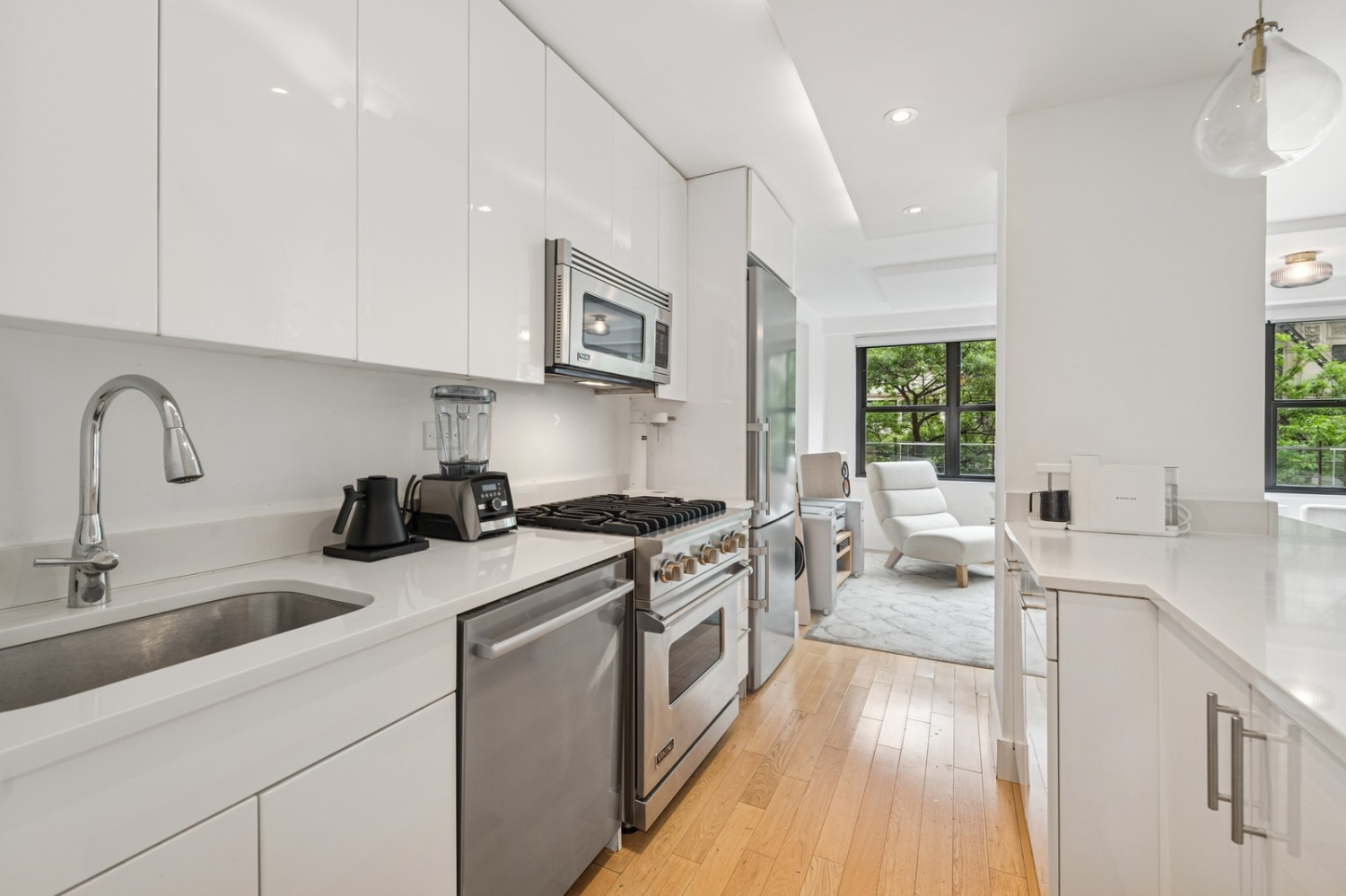 7 E 14TH Street 406