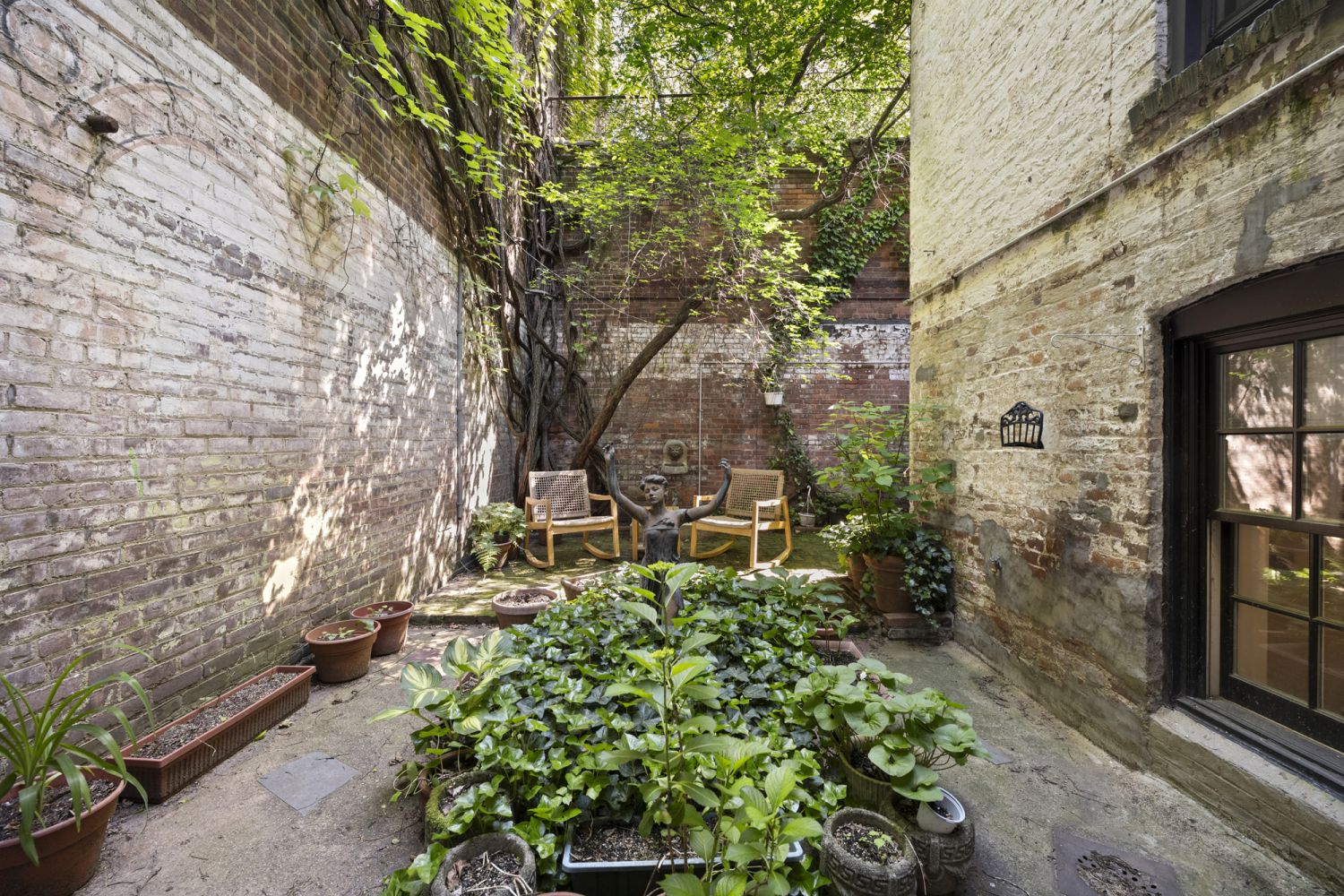 197 W HOUSTON Street