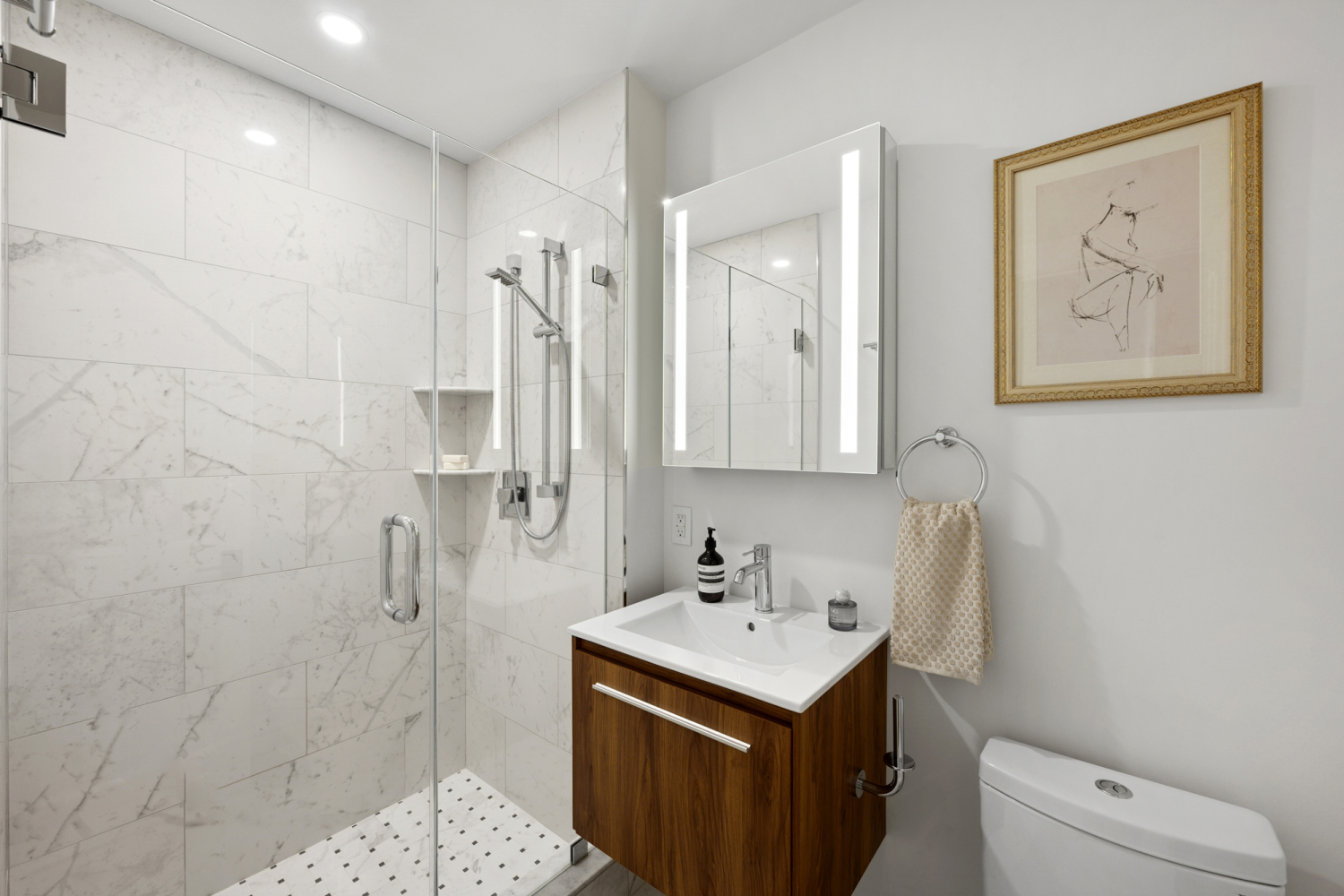 197 W HOUSTON Street