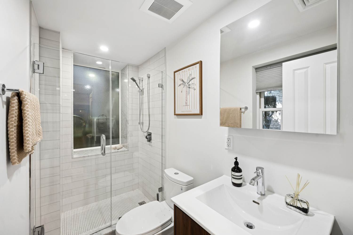 197 W HOUSTON Street