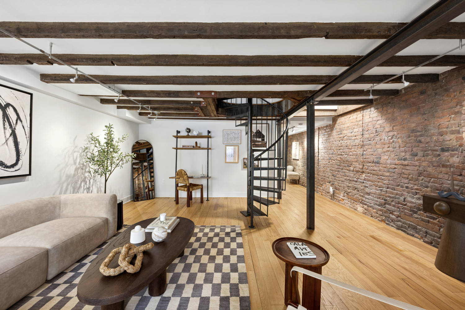 197 W HOUSTON Street