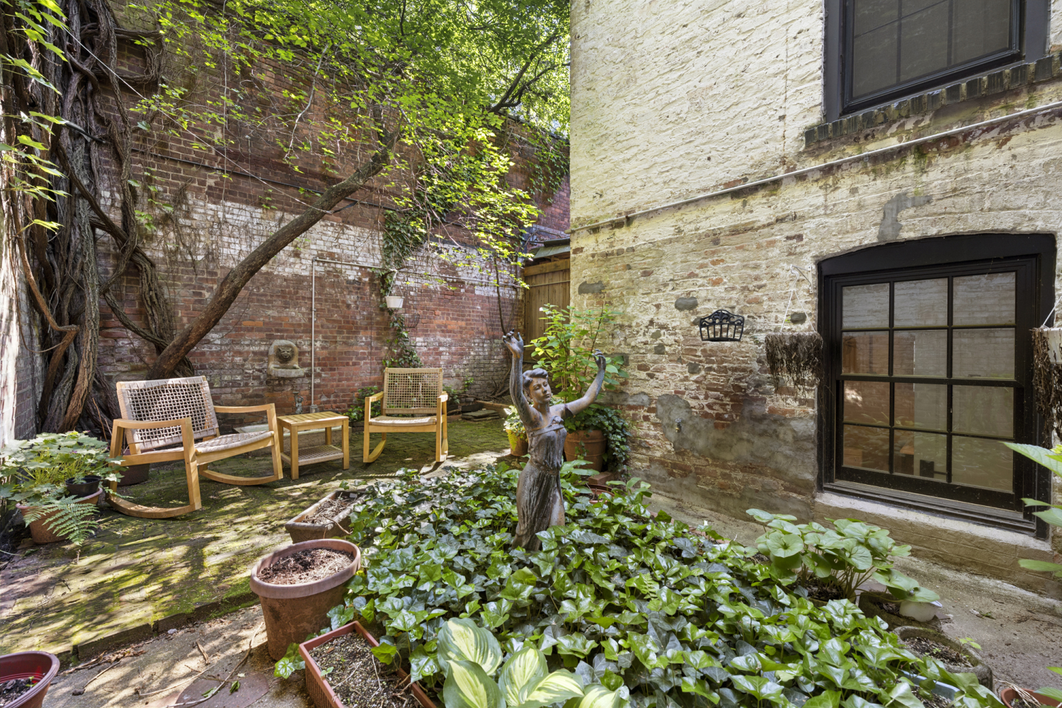 197 W HOUSTON Street