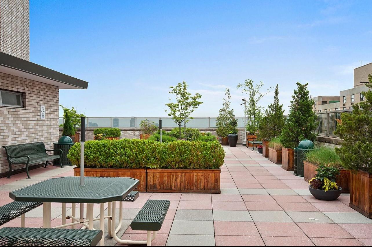 300 E 40TH Street 24P