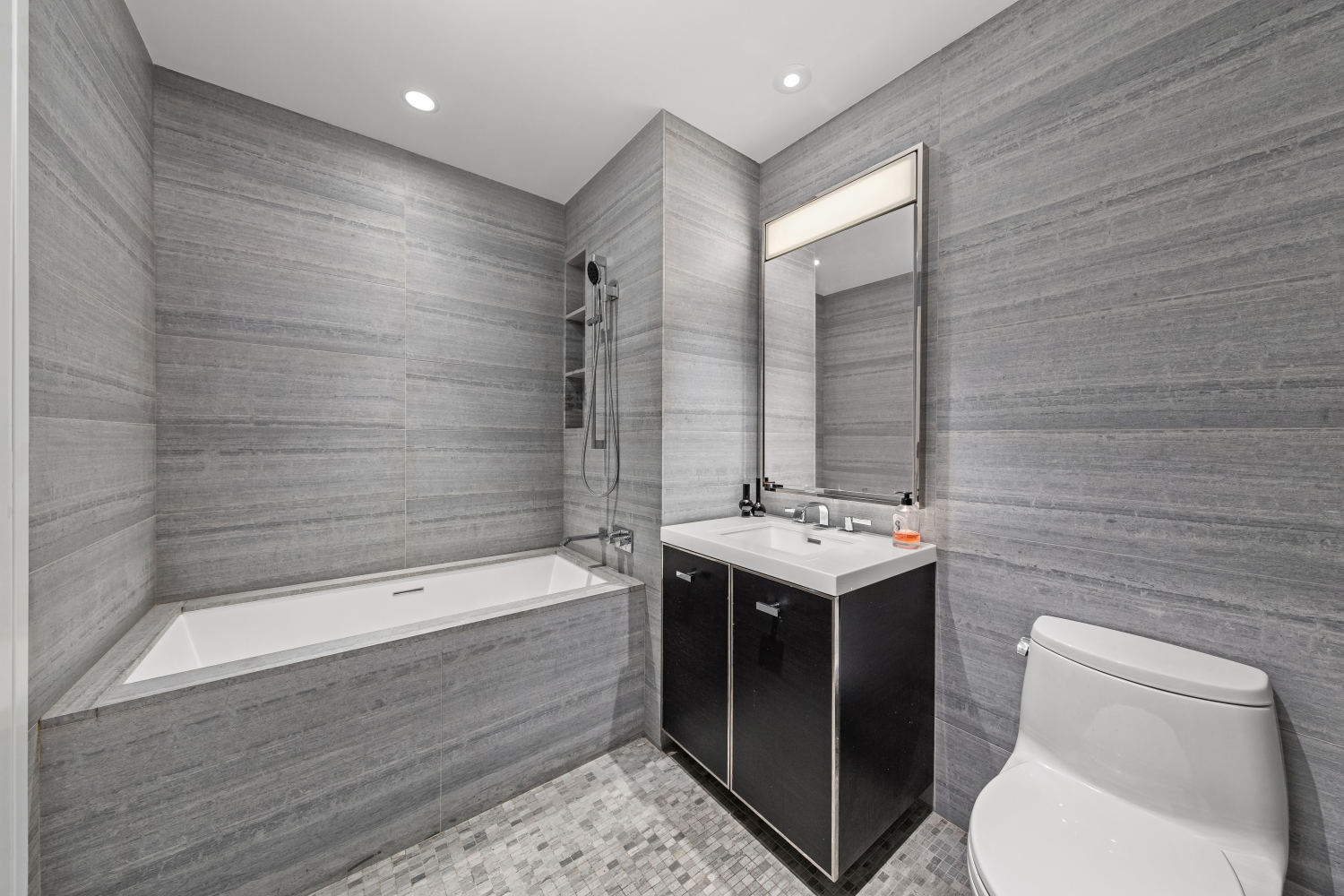 252 SOUTH Street 60G