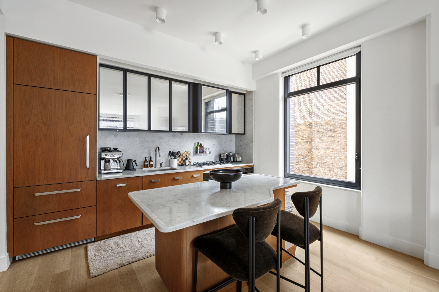 110 CHARLTON Street 8A