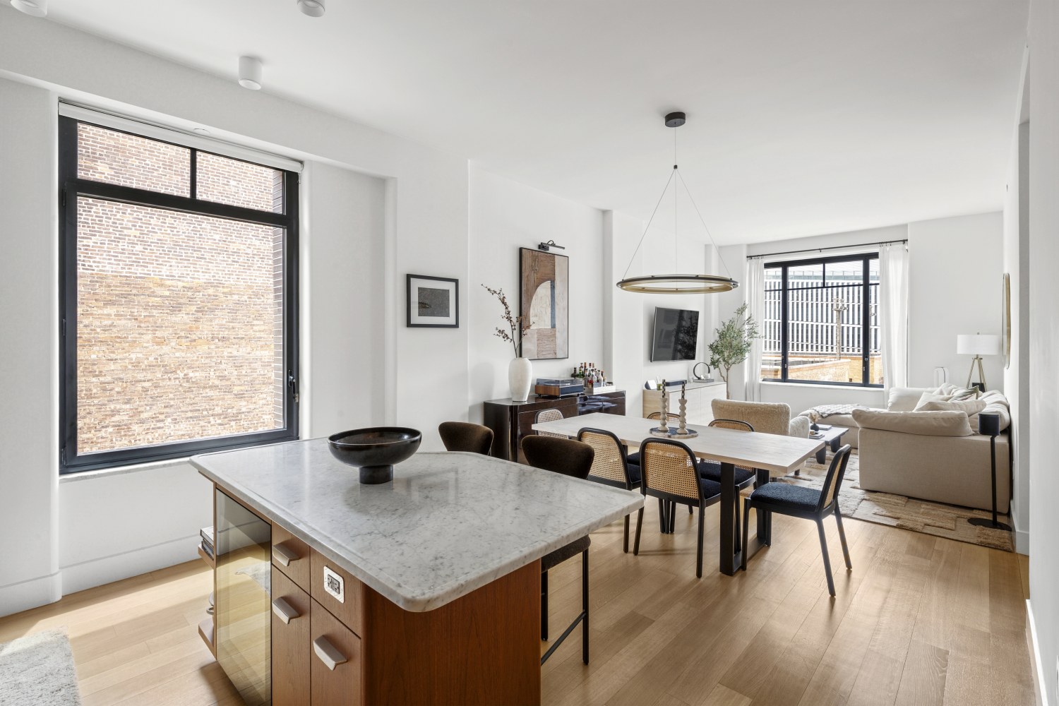 110 CHARLTON Street 8A
