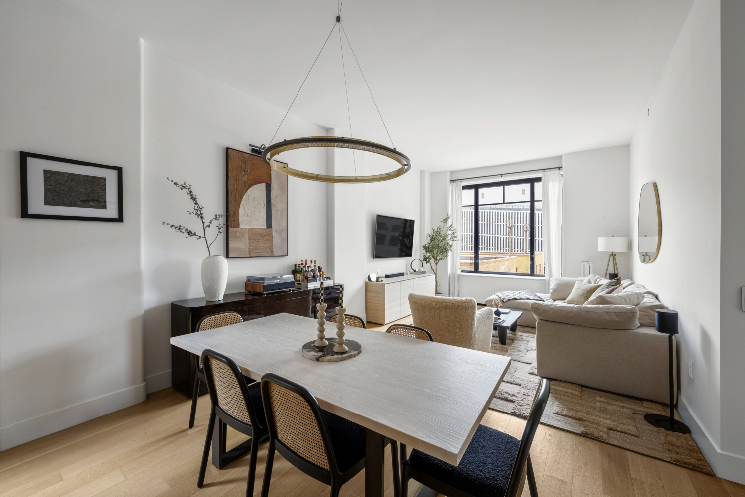 110 CHARLTON Street 8A