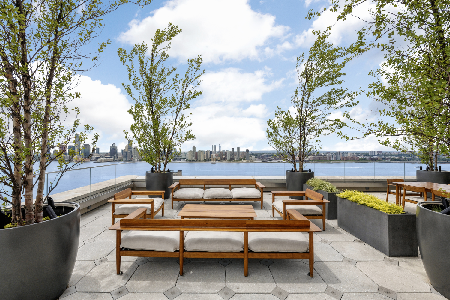 110 CHARLTON Street 8A