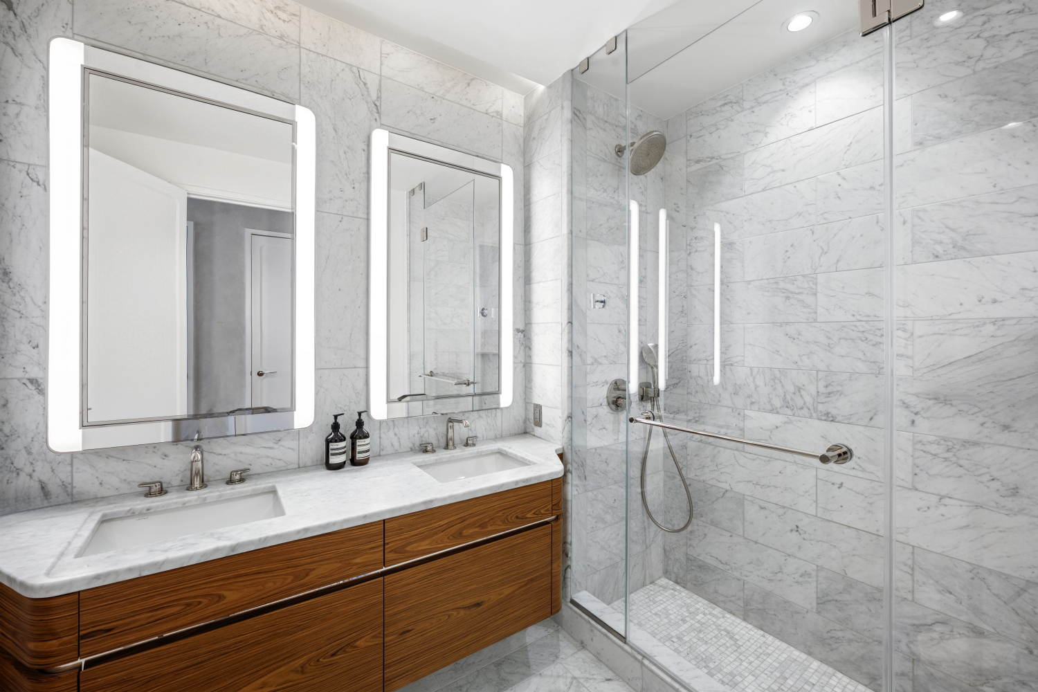 110 CHARLTON Street 8A